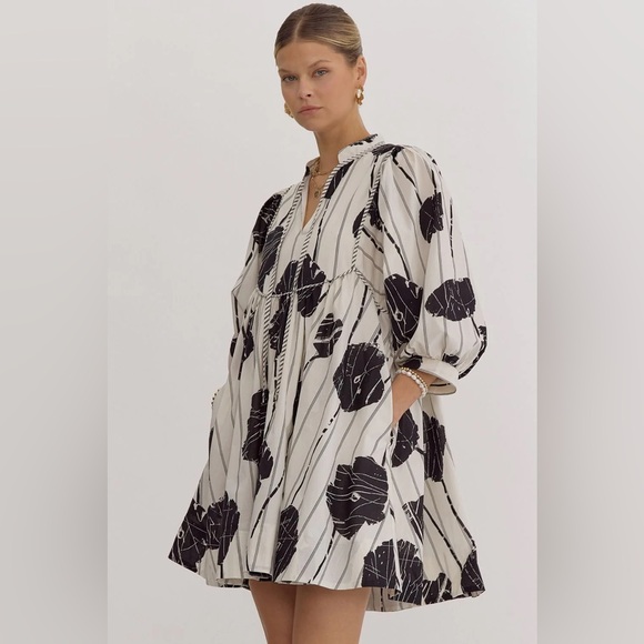 Chic Black and White Floral Dress - Picture 2 of 4